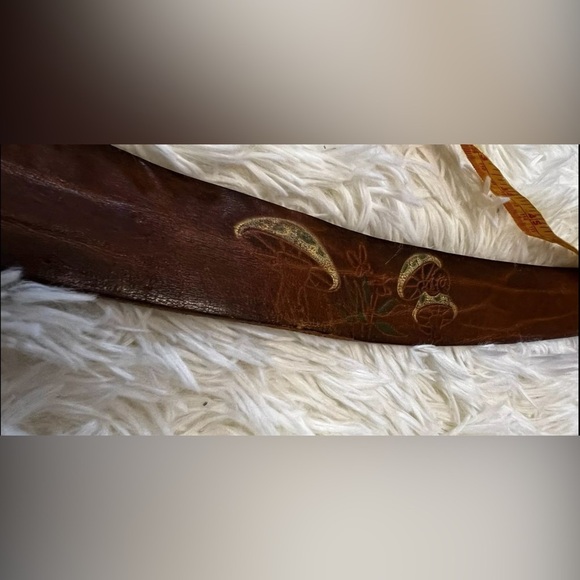 Vintage Latigo Cowhide Handtooled Painted Mushroom Belt, Size 34, Preowned - Picture 8 of 14